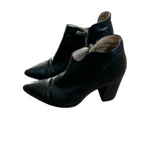 Zara Basic Collection SZ 38 (7.5) Black Leather Side Zip 3.5 Heel Bootie Point
